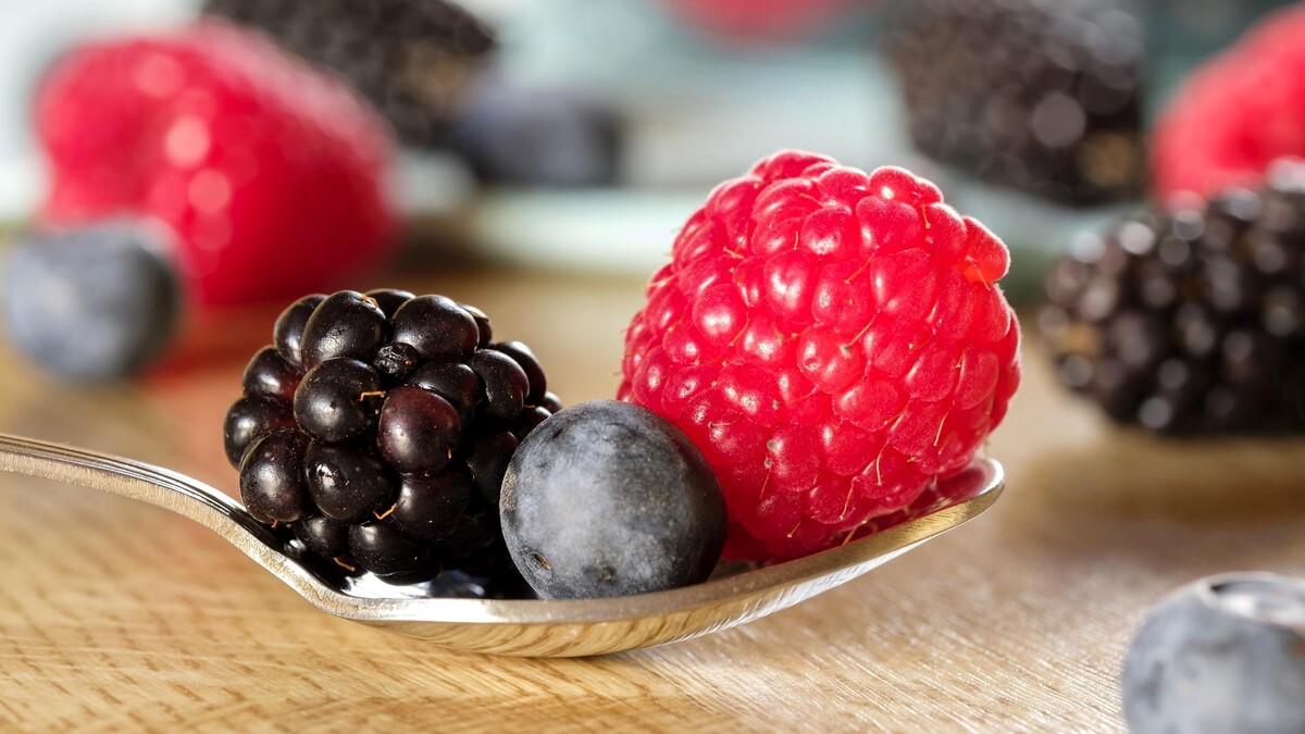 Эндокринолог назвал летнюю ягоду, которая способствует снижению веса