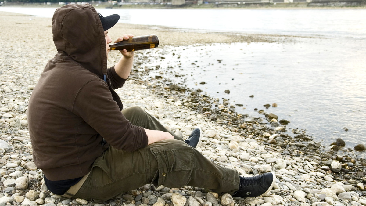 Как распознать будущего алкоголика в подростке, выяснили ученые
