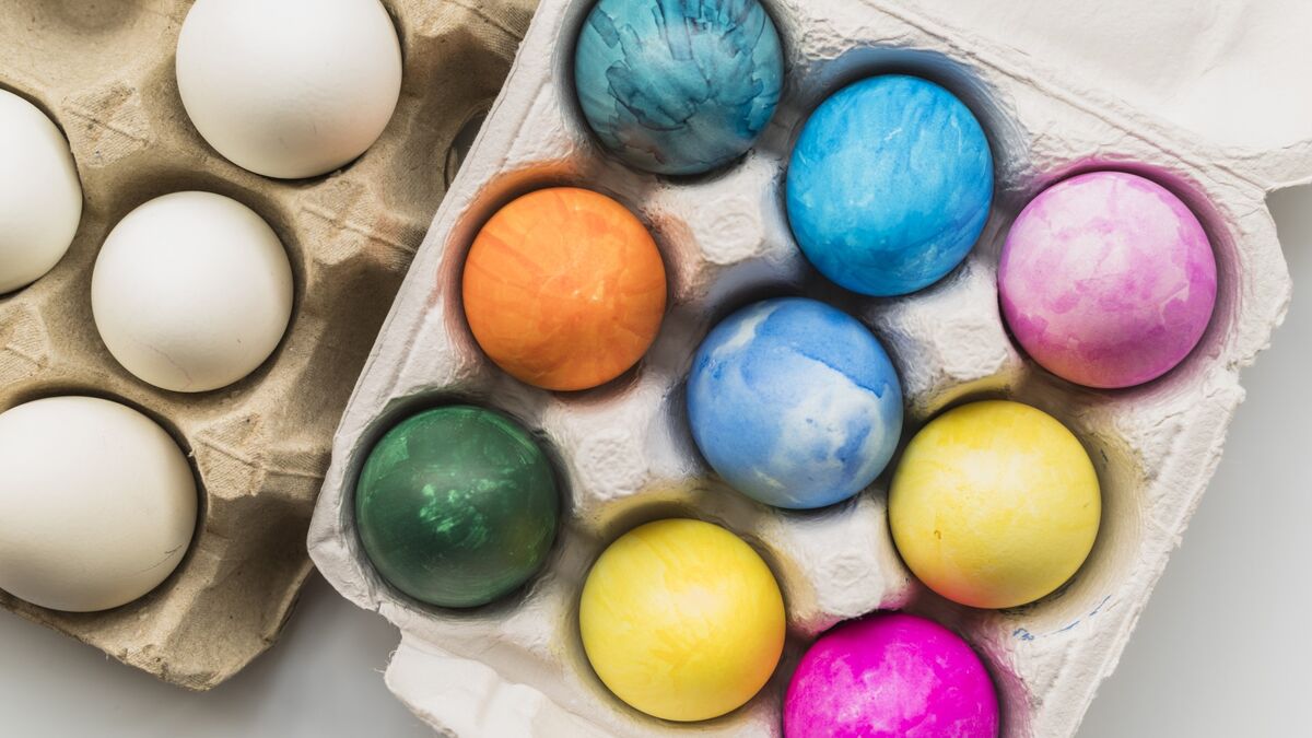 Секретный способ покраски яиц: мраморный узор превратит символ Пасхи в музейный шедевр