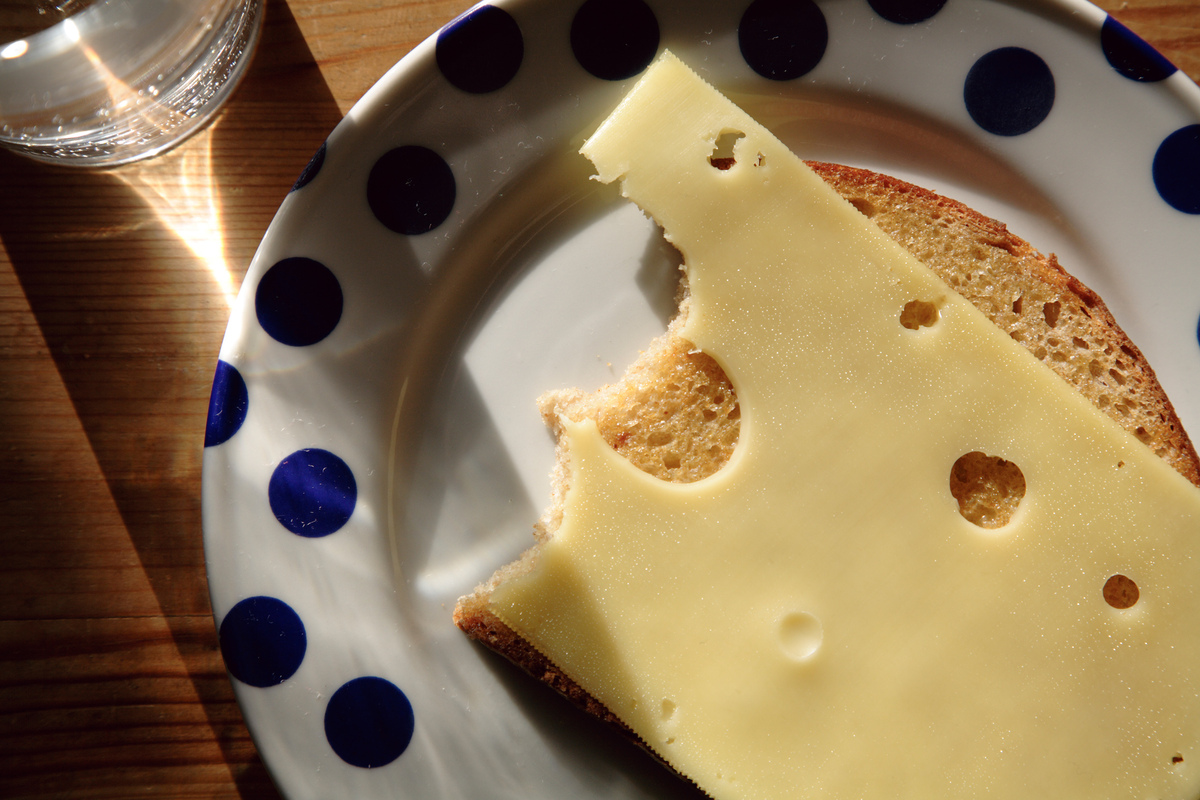 Сколько сыра можно съедать в день: эксперт назвал точную норму