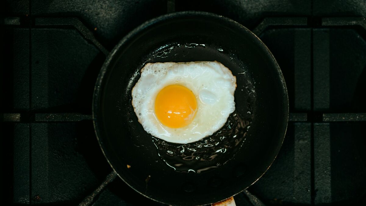 Яичница будет несъедобной: эти три ошибки испортят вкус популярного завтрака