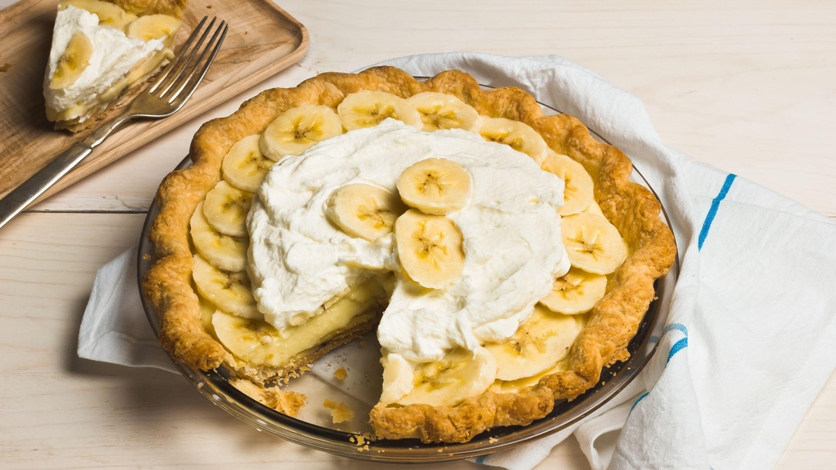 Заливной пирог из бананов сметут со стола за несколько минут: вкуснее, чем в пекарне