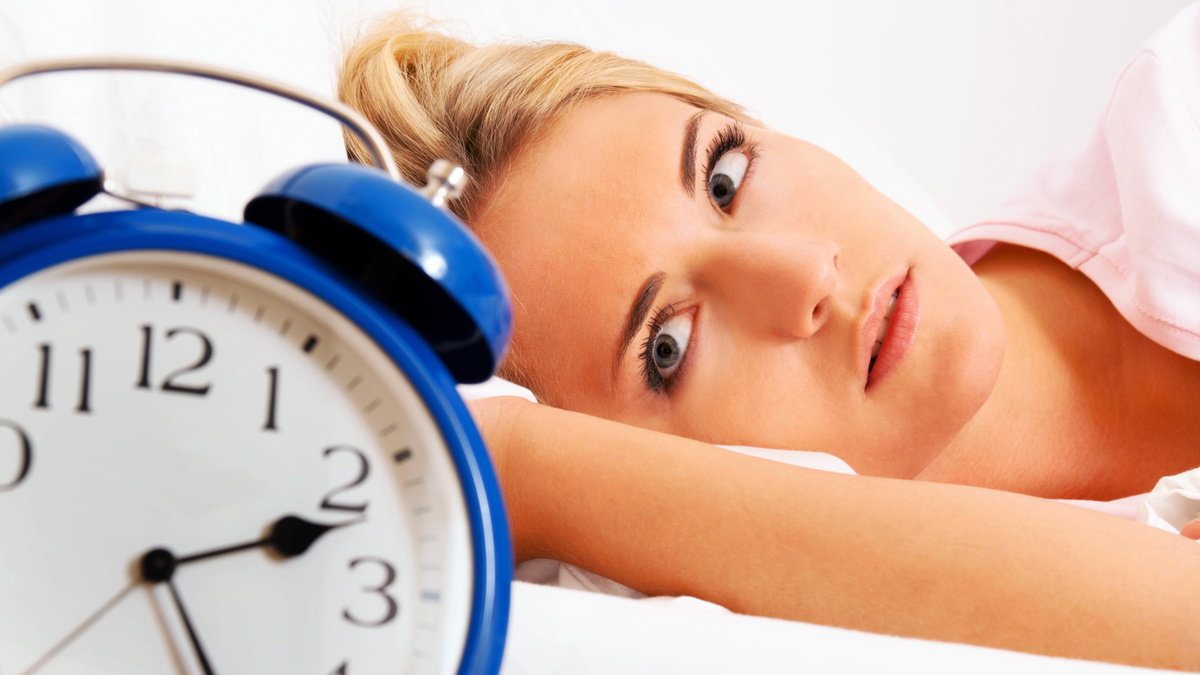 Почему человек просыпается среди ночи и не может уснуть? Объясняет эксперт