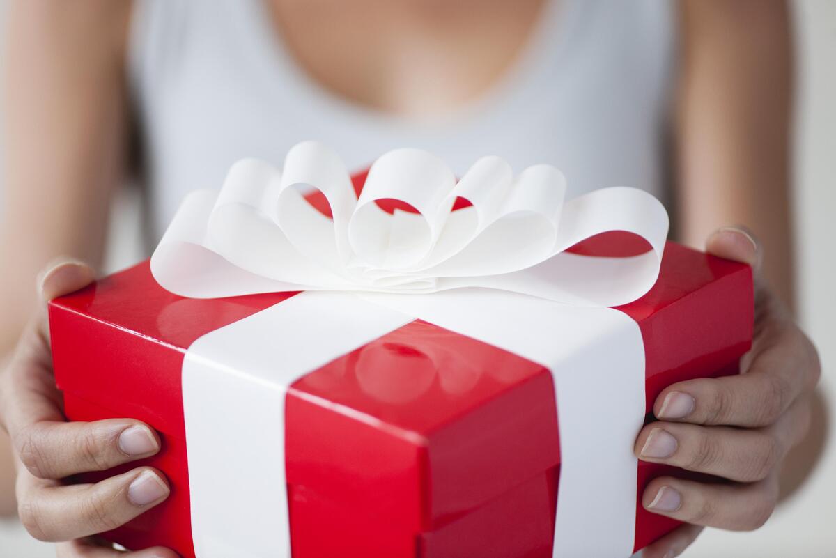 Что делать, если не хочется тратить деньги на новогодние подарки: рекомендация психолога