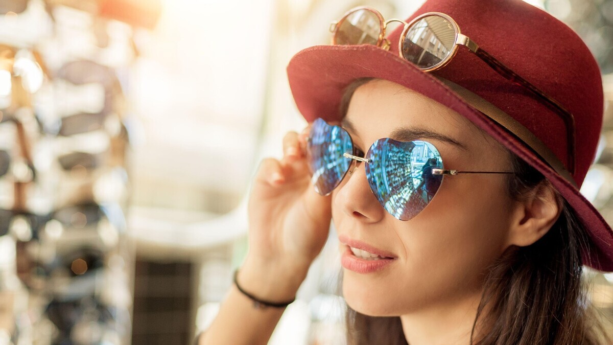 Выдает полное отсутствие вкуса: никогда не носите солнцезащитные очки так 