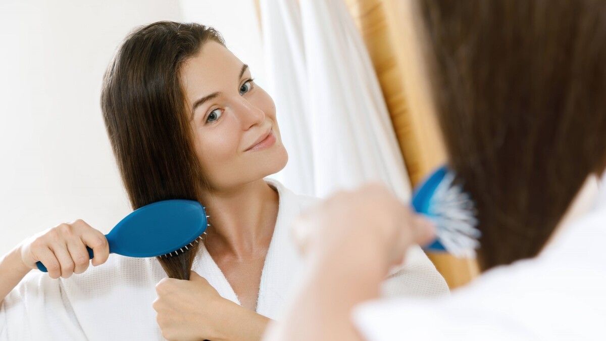 Самые непослушные локоны превратятся в стильную укладку: хитрость для роковых красоток