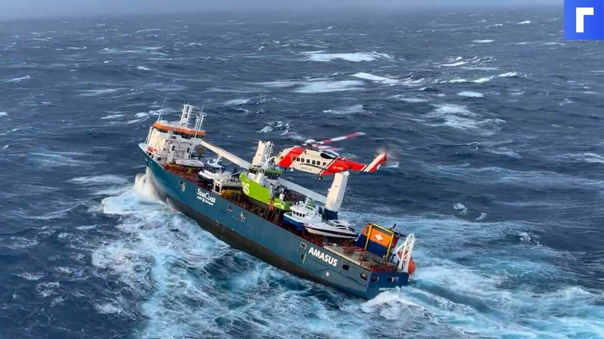 Накренившийся танкер с нефтью может опрокинуться у берегов Норвегии