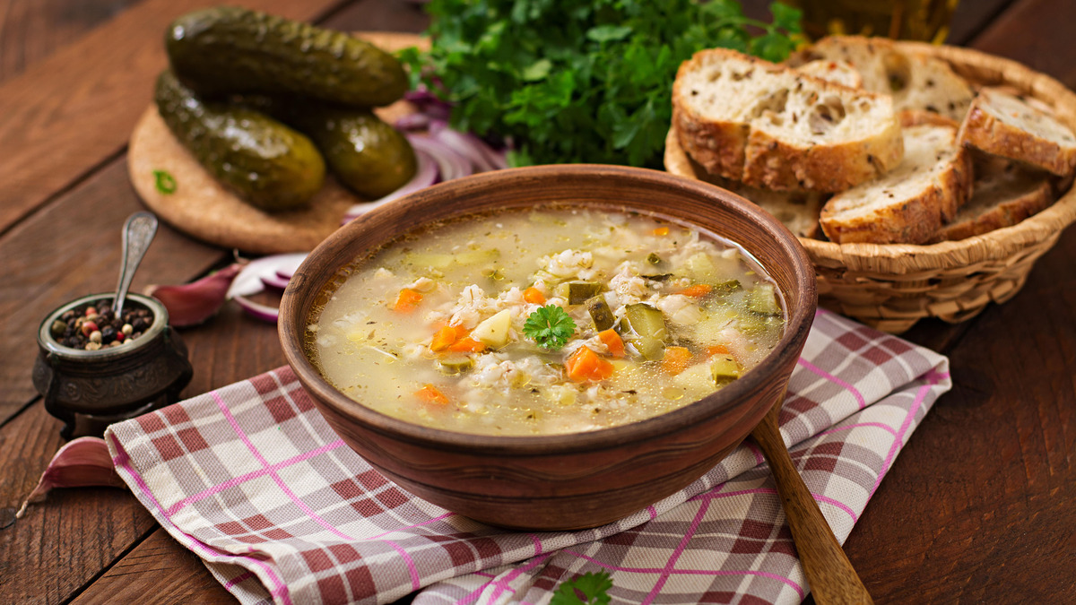 Получится кислятина, а не рассольник: эти ошибки допускают 99% хозяек при варке супа