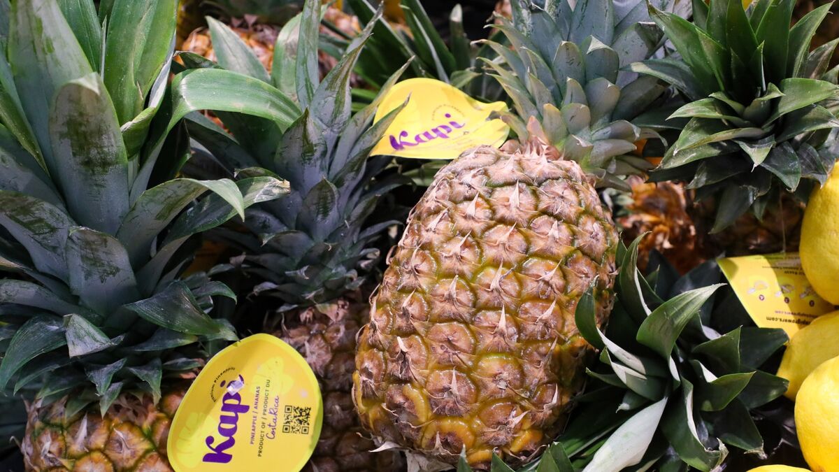 Эффектная подача ананаса произведет фурор: хвостик не выбрасывайте