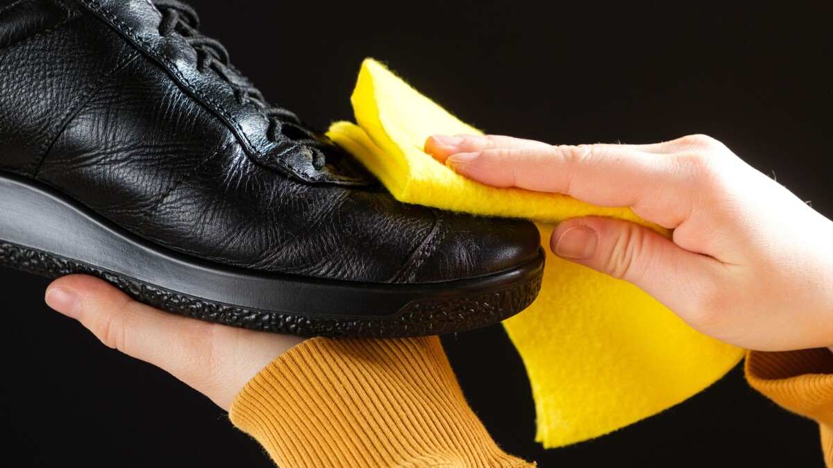 Разводы соли исчезнут с обуви за пару секунд: возьмите вот какой овощ