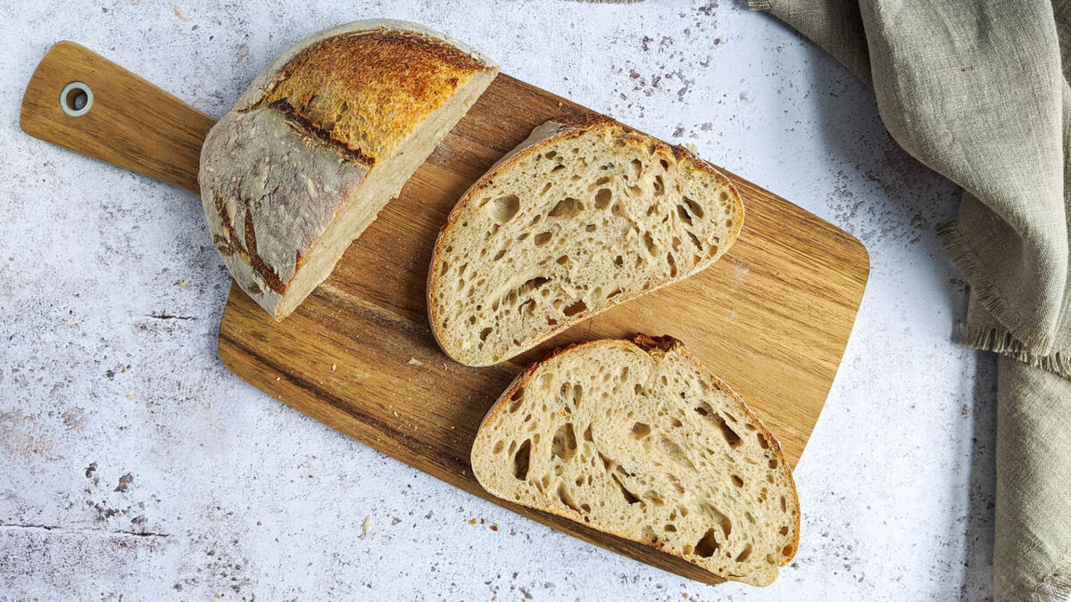 Черствый хлеб за 5 минут станет мягким и вкусным: вот как вернуть свежесть