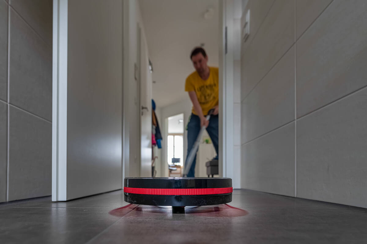 Владельцам нужно быть начеку: в каких случаях робот-пылесос может сжечь квартиру