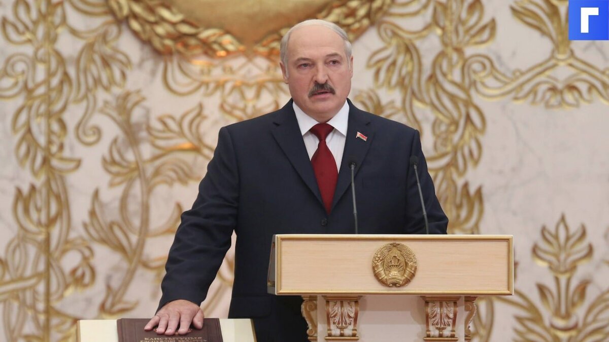 Лукашенко призвал вернуться к кнопочным телефонам