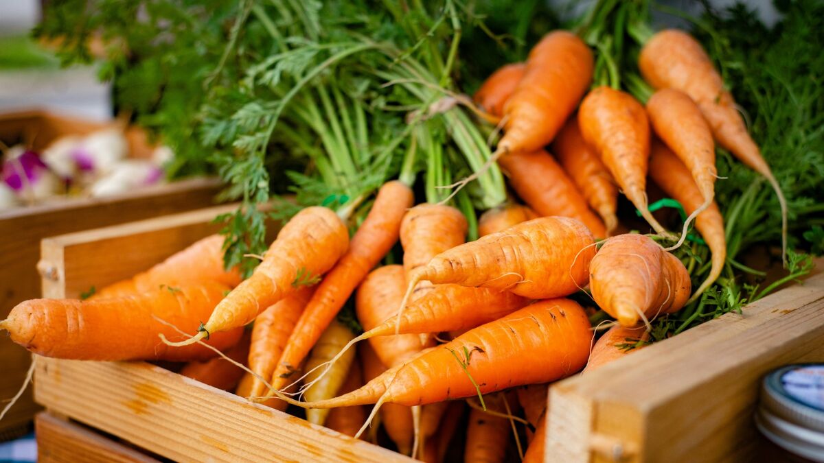 Мягкая морковка снова станет хрустящей: просто залейте ее этой смесью