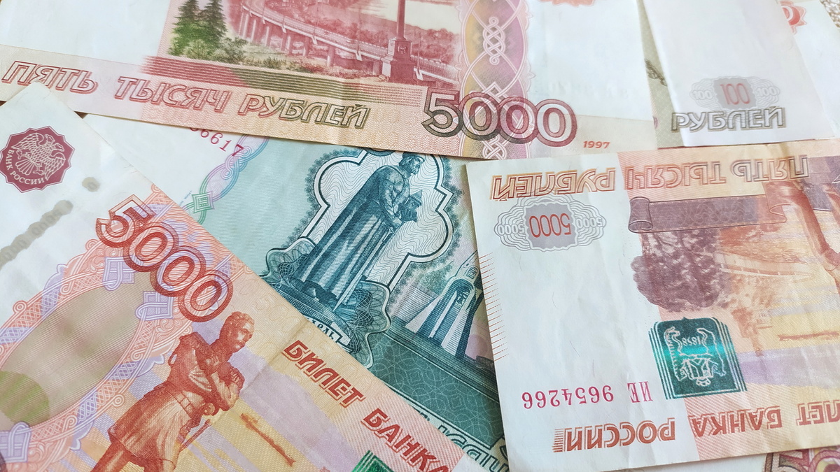 Центробанк выпустит купюры 1000 и 5000 рублей с новыми городами