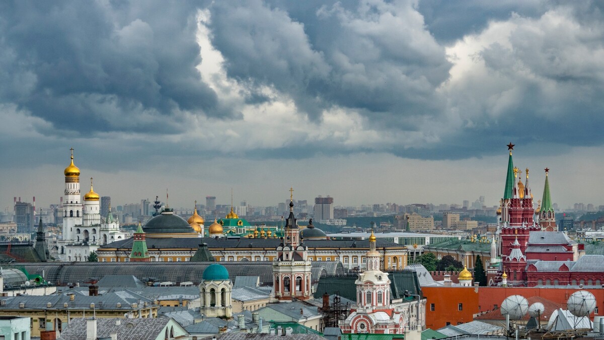 Жарко и с грозами: чем порадует москвичей погода на выходные