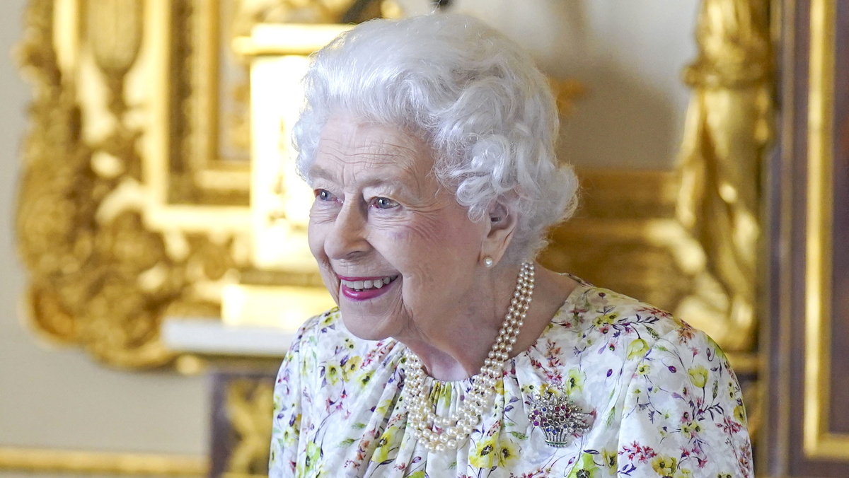 Елизавета II снова в Сети: фотографии королевы набирают лайки  