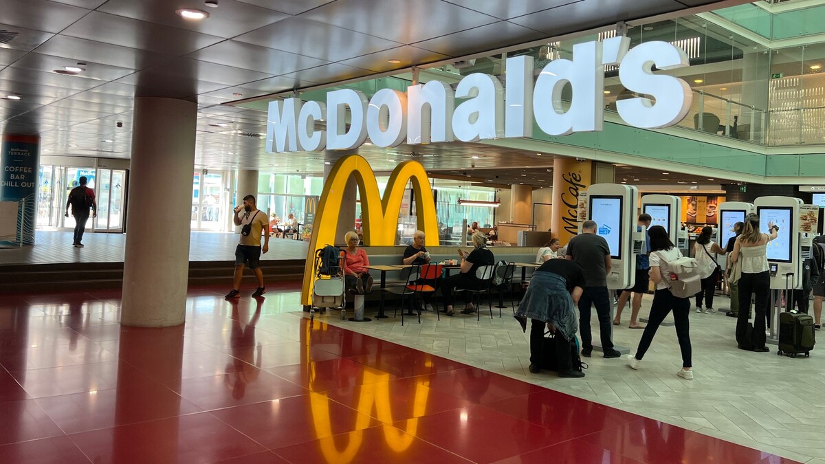 Торговый центр «Мандарин»: специалист оценил новый логотип бывшего «Макдоналдса»