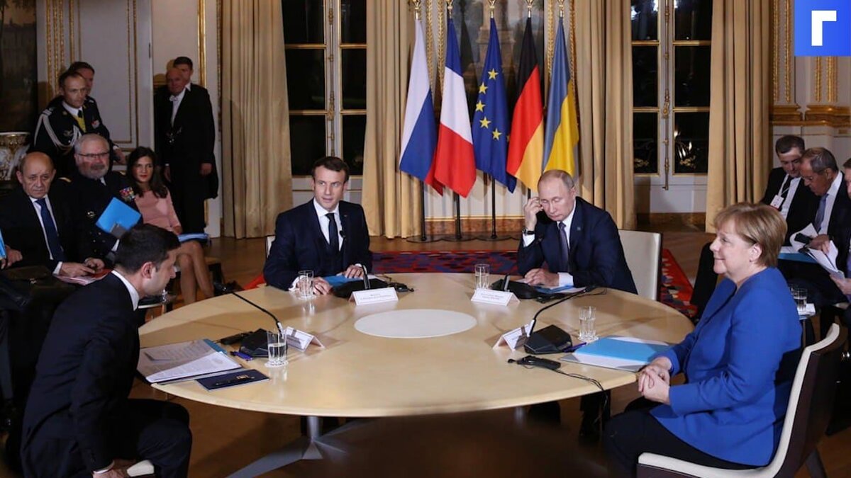 Песков подтвердил планы провести видеоконференцию Путина, Меркель и Макрона