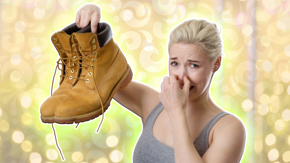 Ботинки превратятся в рассадник микробов без нужного ухода: как чистить обувь внутри