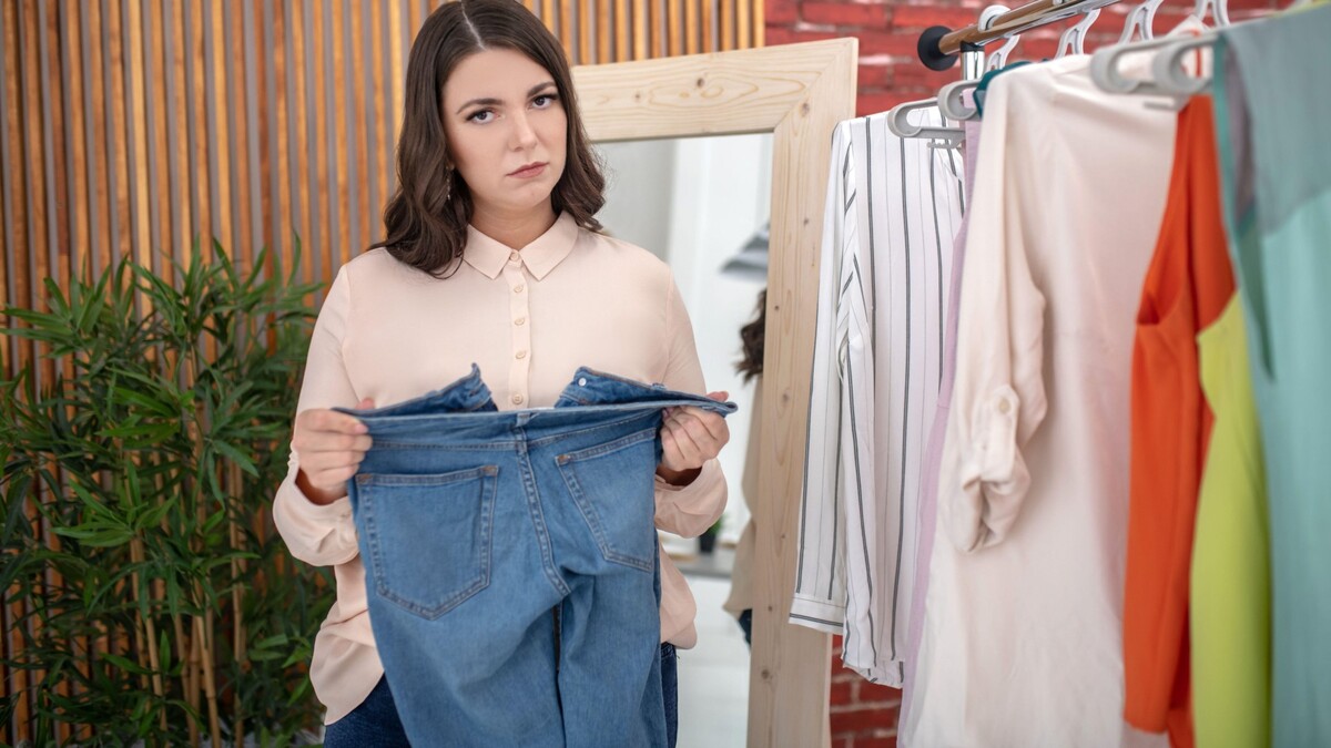 В таких джинсах вы будете выглядеть высокой и стройной: обратите внимание на эту деталь