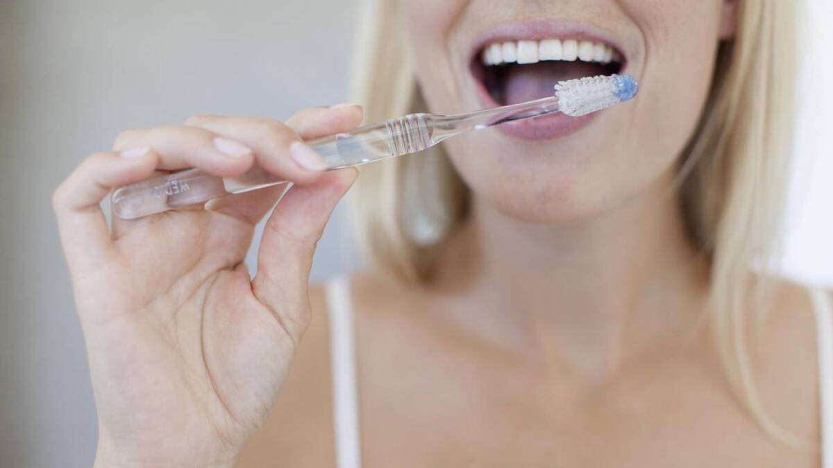 Почему у некоторых зубных щеток синие щетинки? Ответ на вопрос знают лишь опытные хозяйки