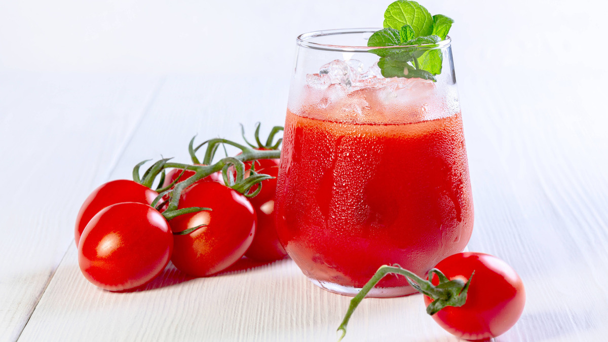  Рискуете напоить гостей пестицидами: томатного сока этой марки лучше остерегаться 