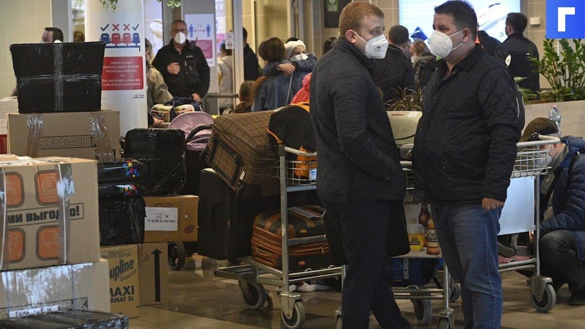 Прилетающих в Россию из Индии теперь тестируют на коронавирус в аэропорту