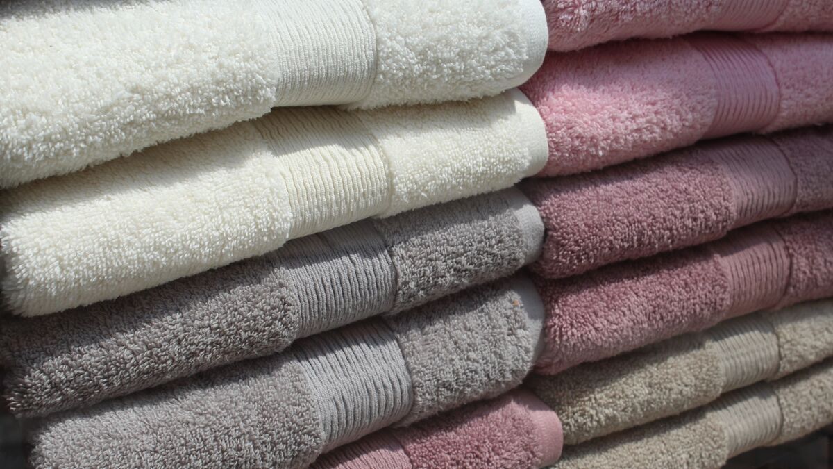 Как часто нужно менять полотенца в ванной: дерматолог назвала периодичность