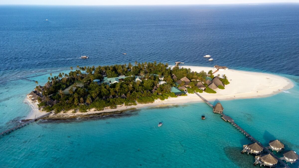 Курорт с чистейшей водой и белым песком найдете прямо под боком: как Мальдивы, только дешевле