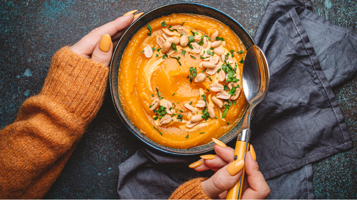 Приготовьте простой и сытный суп-пюре из тыквы: придется по вкусу даже капризным детям