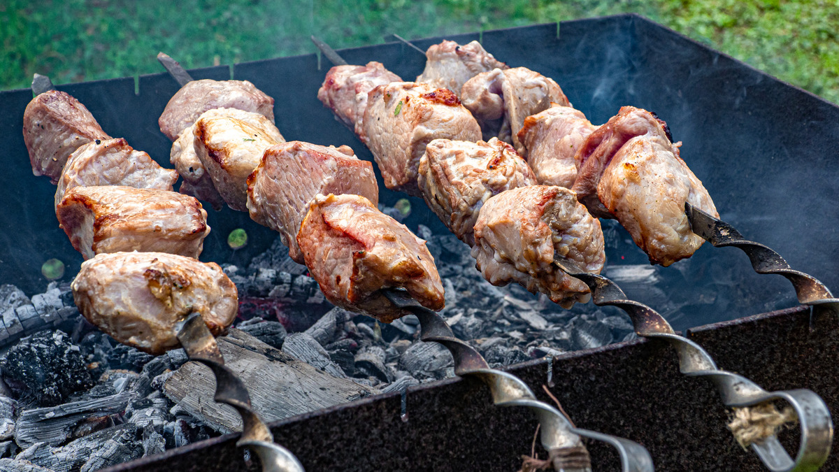 Как выбрать идеальное мясо для шашлыка: всего пара важных нюансов