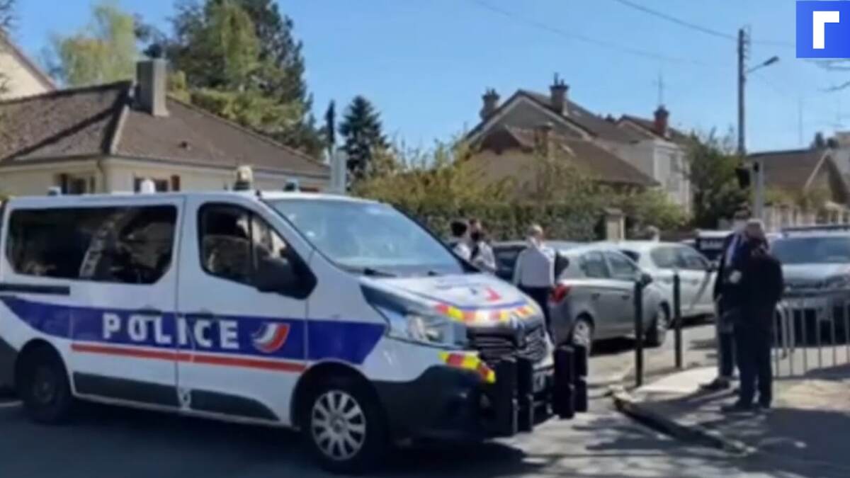 Во Франции неизвестный зарезал сотрудницу полиции 