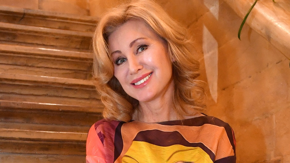 Вика Цыганова посетовала, что не вписывается в современный шоу-бизнес