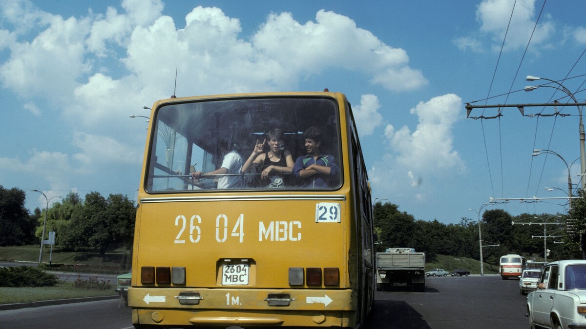 Была и другая краска: вот почему в СССР ездили желтые автобусы 