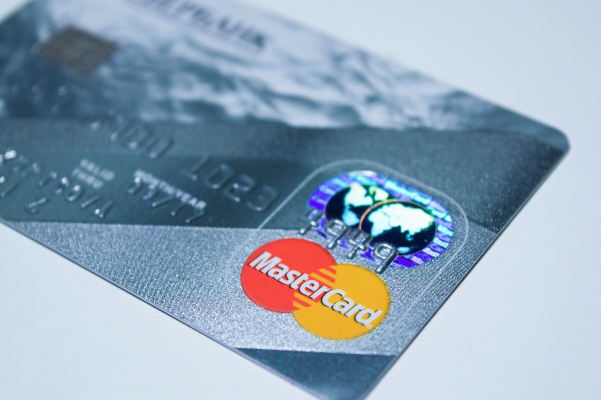 Чем россиянам грозит решение Mastercard о блокировке: отвечает эксперт