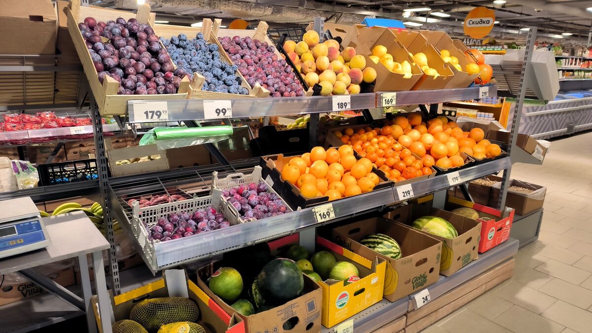Фрукты на входе в супермаркет ставят неспроста: покупателями хитро манипулируют