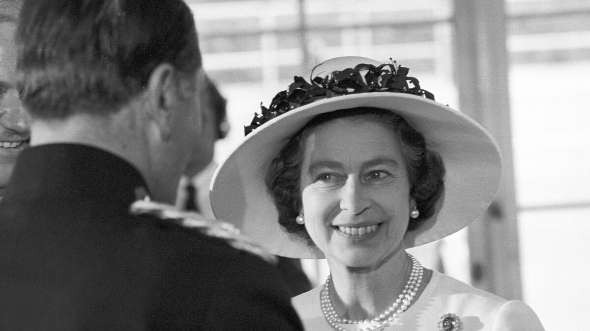 Дело в шляпе: королева Елизавета всегда носила ее на публике не просто так