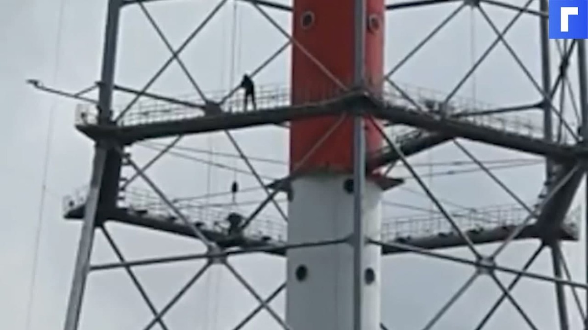 Капли краски с телевизионной башни в Петербурге летели планово и после предупреждения