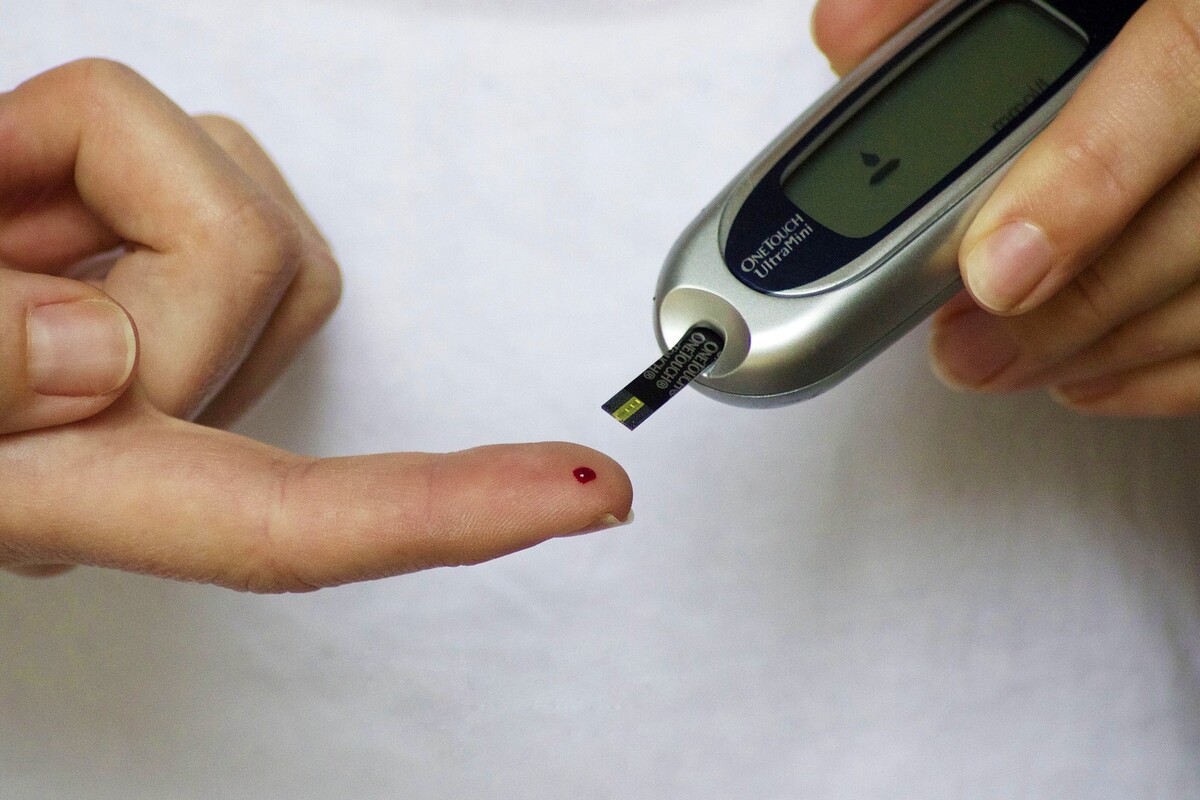 Снизит сахар в крови за 30 минут: какое растение поможет диабетикам