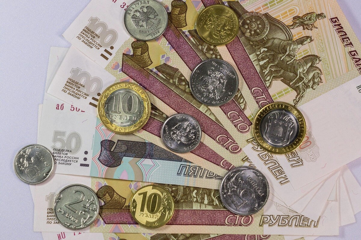 Кому из россиян ждать крупную выплату в марте: деньги переведут на карту