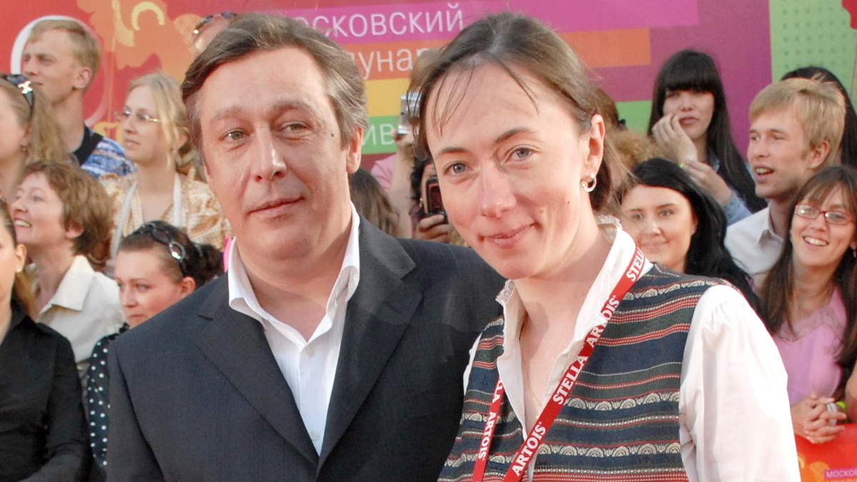 «Даже намека не было»: адвокат Ефремова прокомментировал слухи о разводе актера с женой