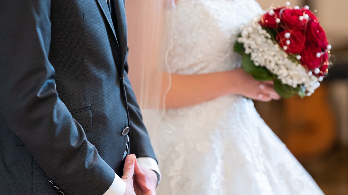 Даже не заметила: невеста чудом не сгорела на собственной свадьбе