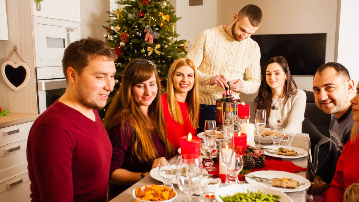 «Это не праздник живота»: диетолог объяснила, как избежать переедания в новогоднюю ночь