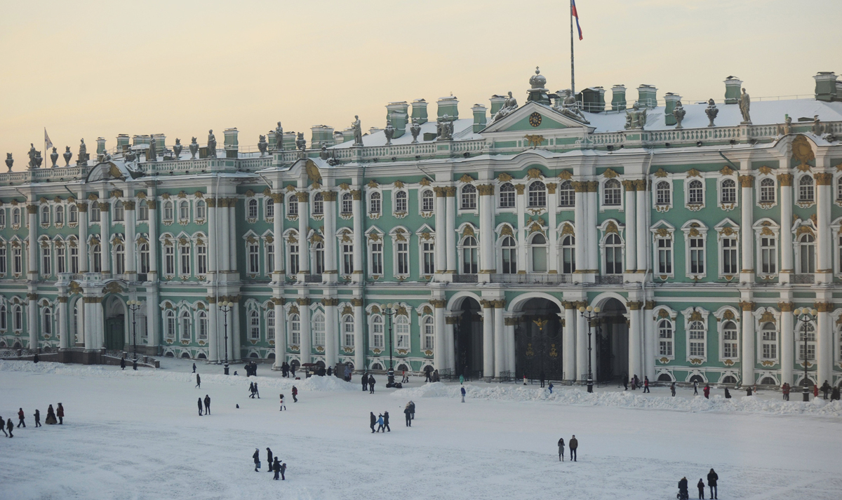 Петербург завалило снегом. Надежды на "дворник-шеринг" не оправдались