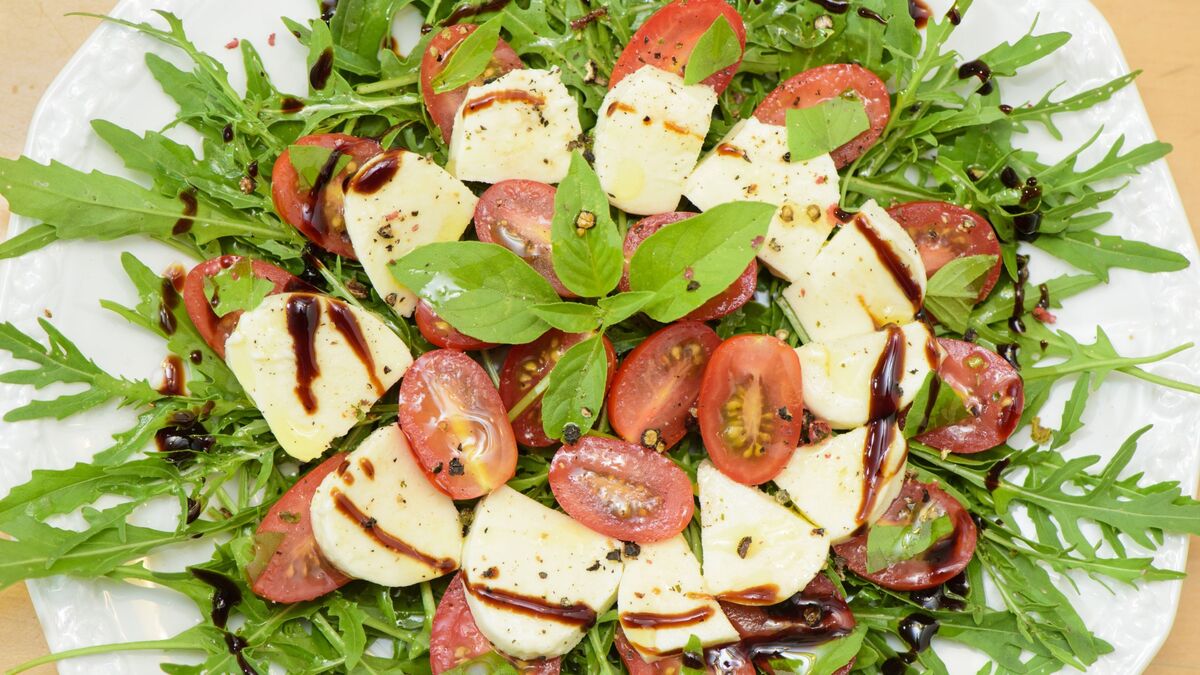 В ресторанах греческий уже не подают: этот салат давно его затмил