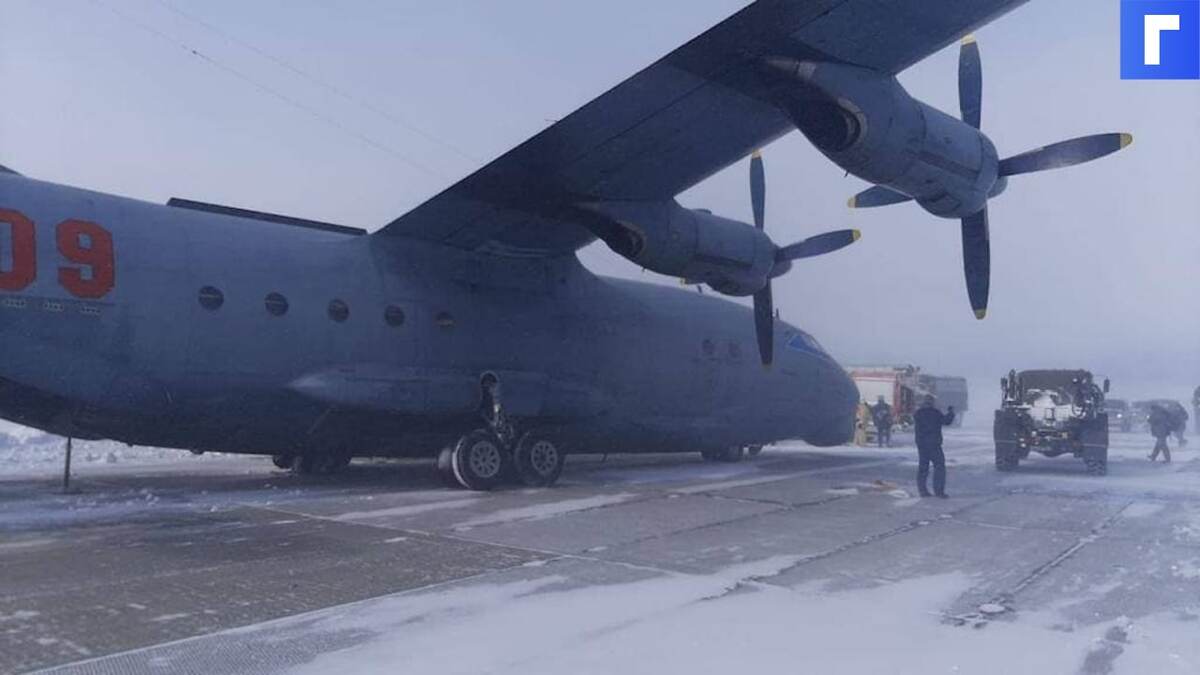 Самолет АН-12 совершил жесткую посадку на Курилах