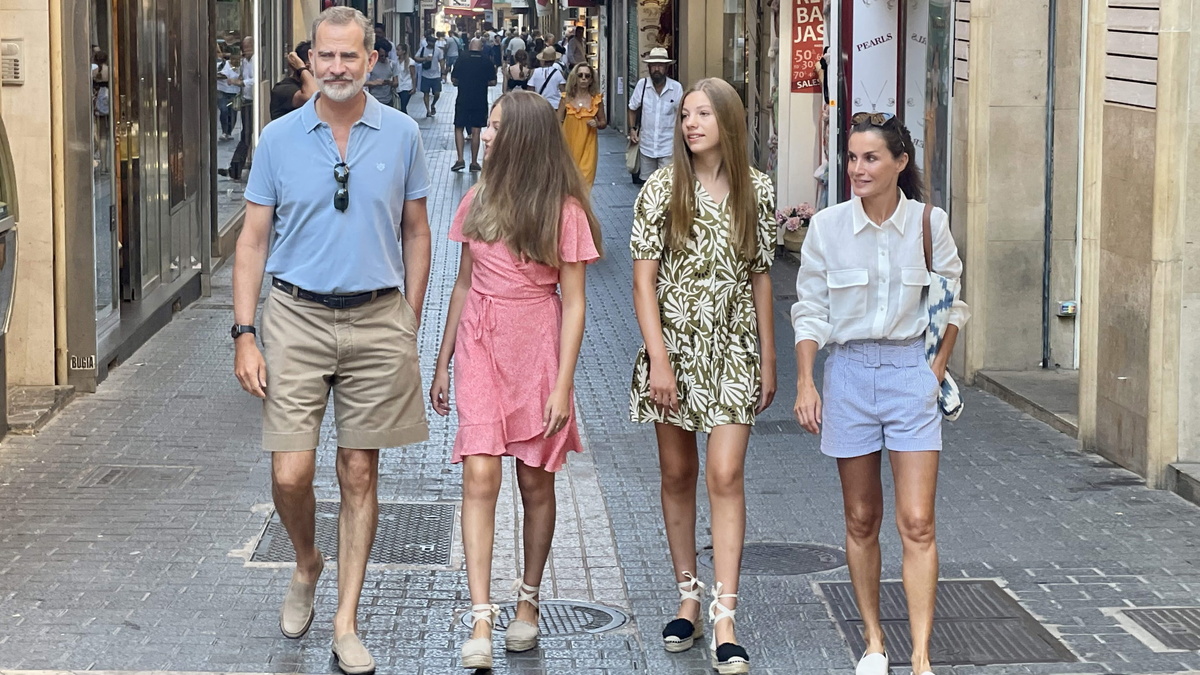 21 век на дворе: в Сети пытаются отстоять право королевы Испании на голые ноги 
