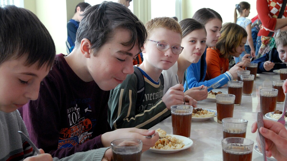 Беглов переложил ответственность за низкое качество школьного питания на районных чиновников