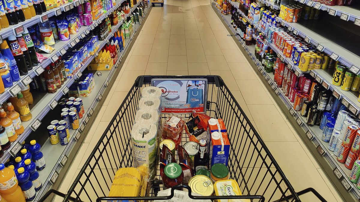 Торгуют просрочкой и химичат с ценами: в этом супермаркете обманывают чаще всего